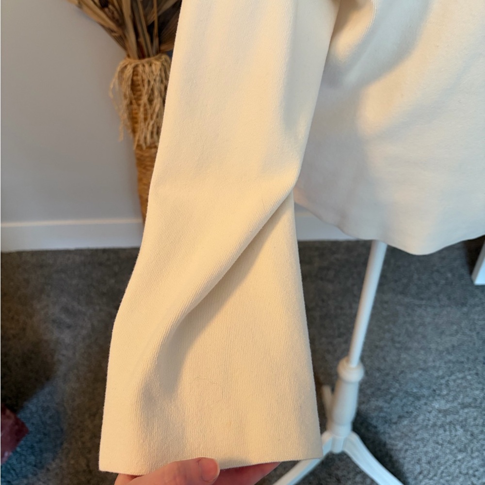 Good American Cream Long Sleeve V-Neck Top - Picture 3 of 4